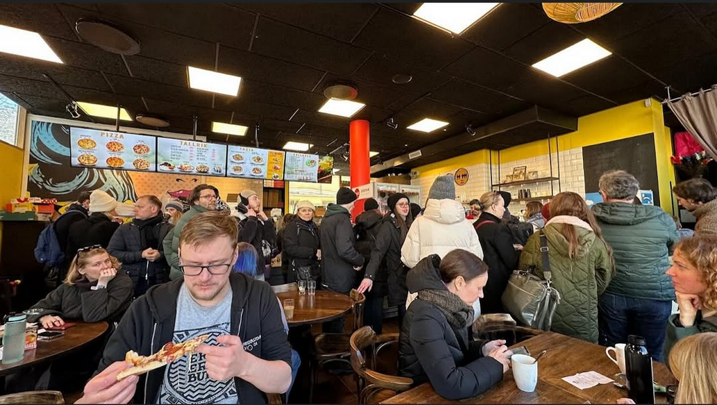 Restaurangen med gäster