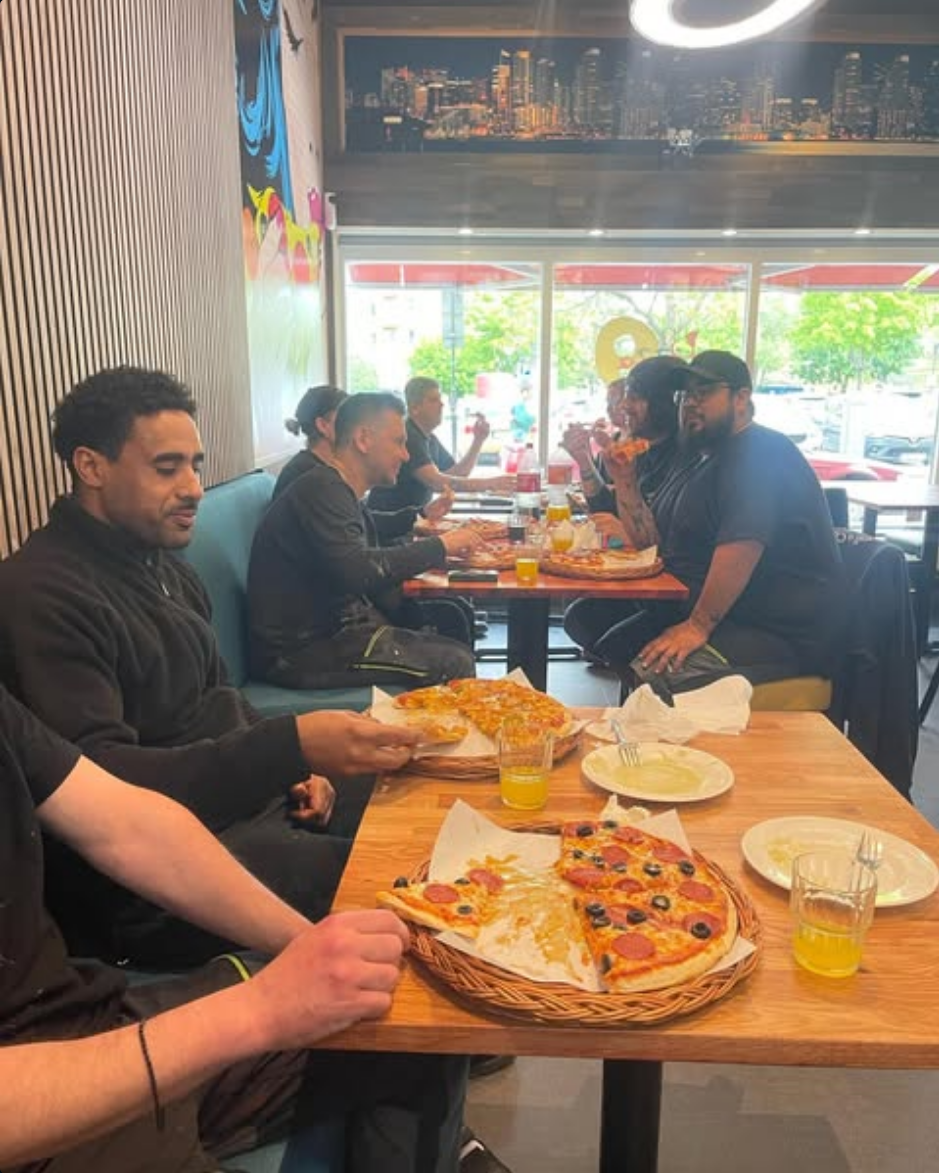 Vuxna gäster på Pizza9